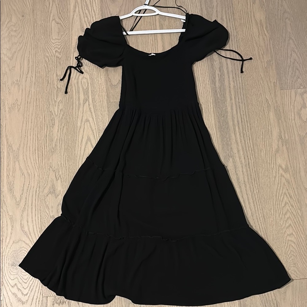 Bluenotes Black Puff Sleeve smocked tiered midi Dress(NWOT)
